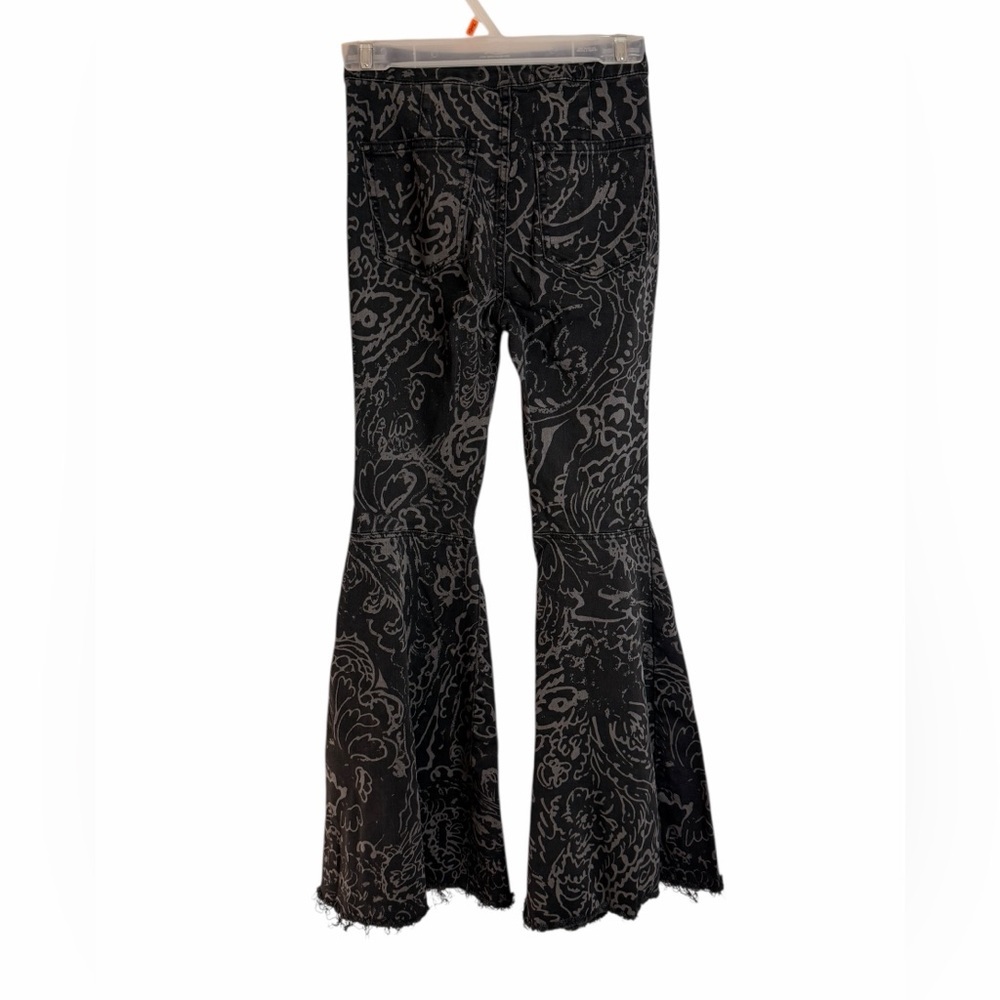 Free People We the Free Black FloralJust Float On Geo Flare Jeans Womens Sz 25 - Picture 5 of 14